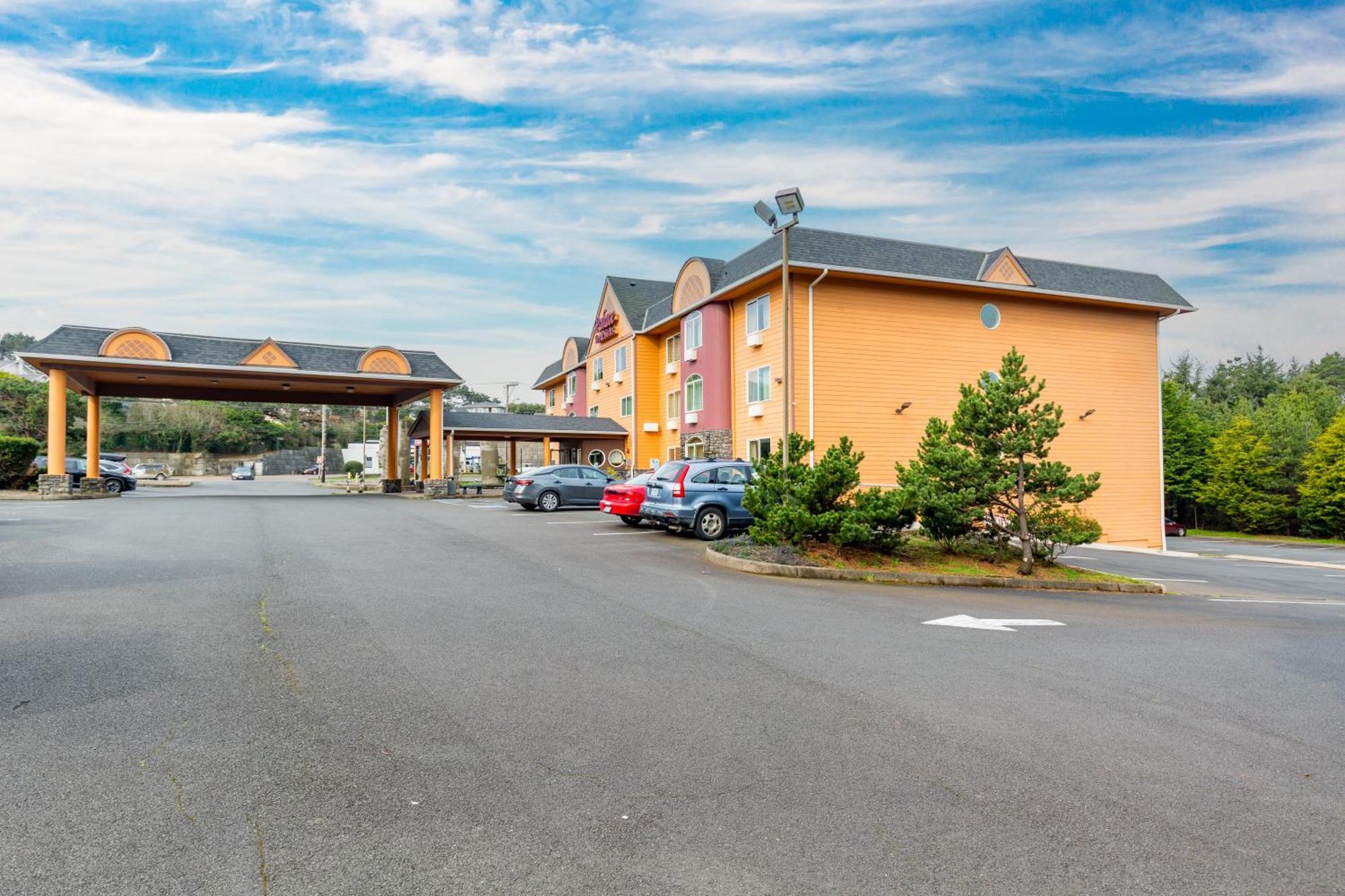 Palace Inn & Suites Lincoln City Exterior photo